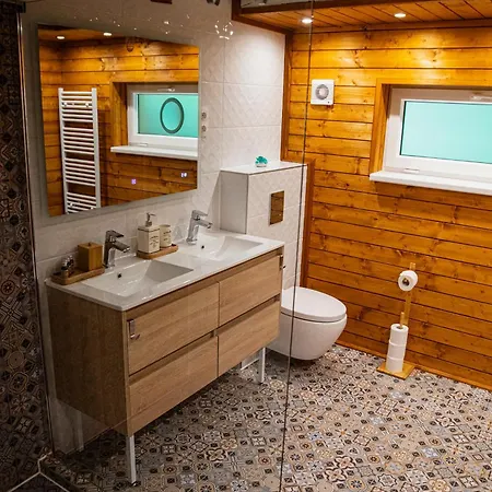 Mar Varta-lak Erdei Wellness Vendeghaz * Esztergom