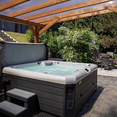 Mar Varta-lak Erdei Wellness Vendeghaz Holiday home Esztergom